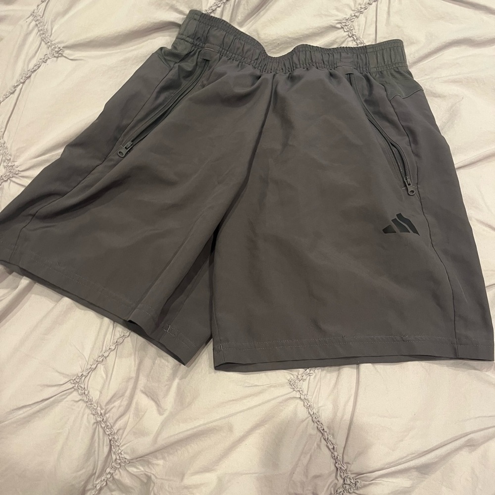 Adidas Men's Charcoal Athletic Shorts SMALL 7”
